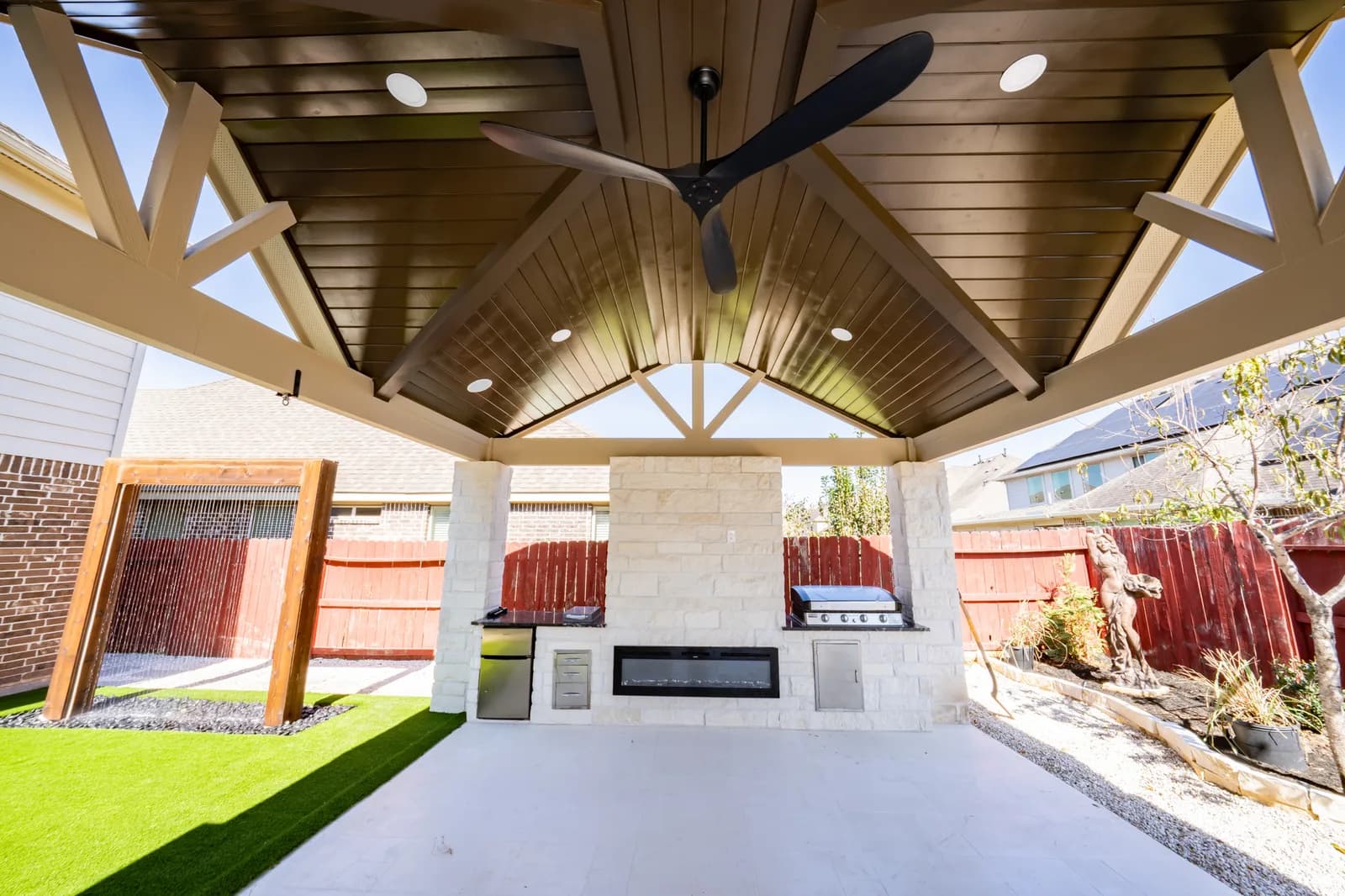 Why Houston Homes Need Outdoor Living Spaces