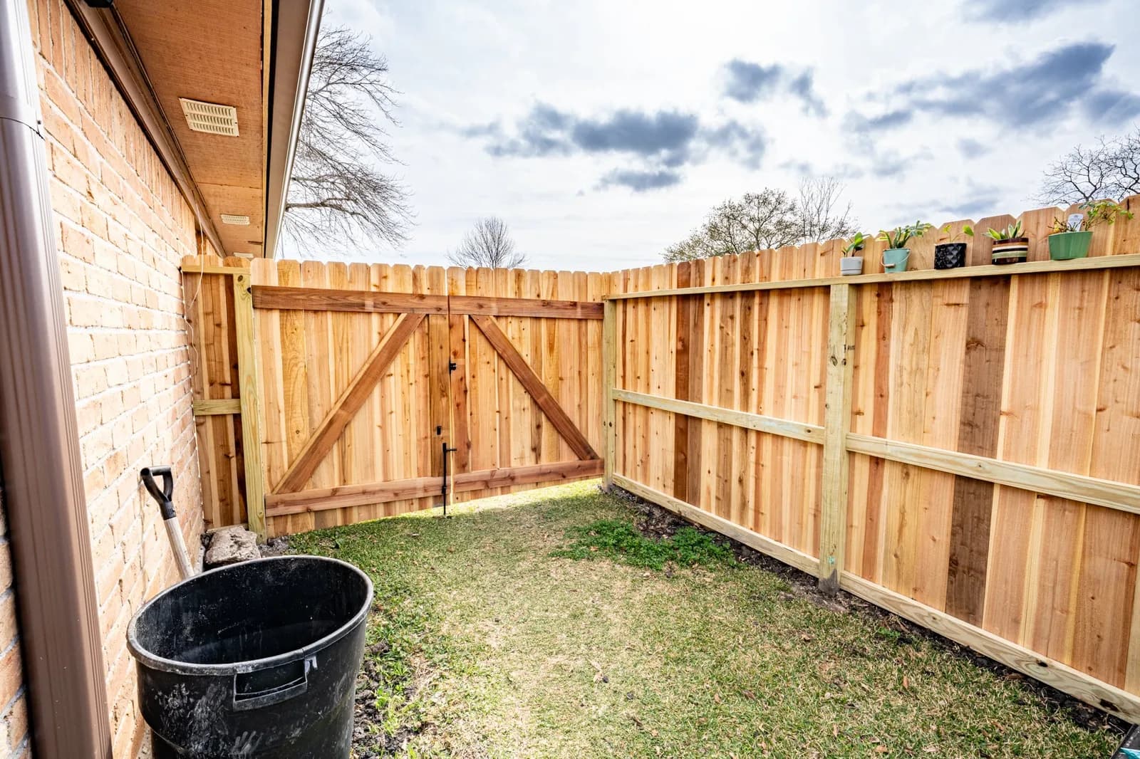Fences remodeling project by Starz Home Remodeling in the Greater Houston area