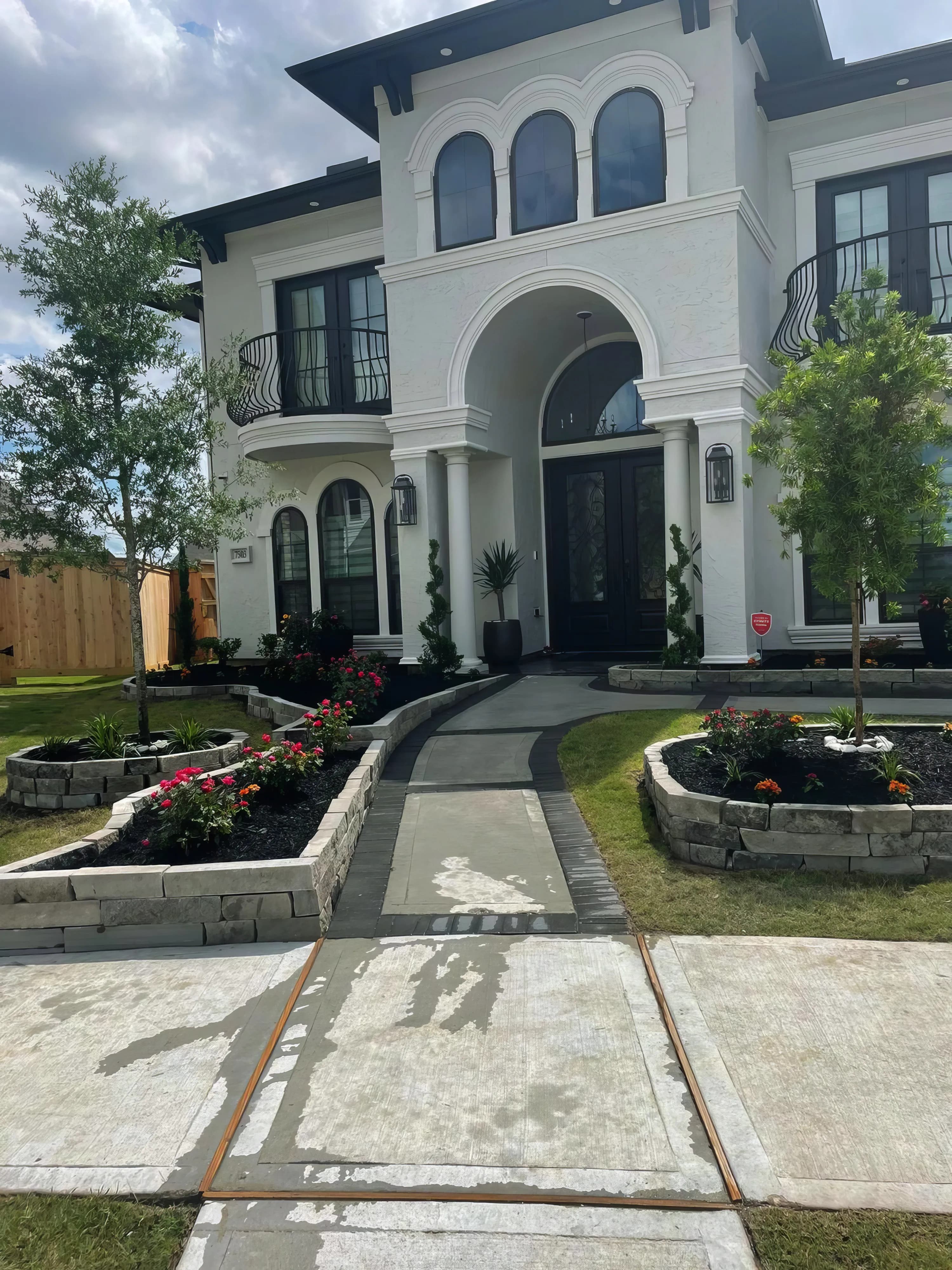 Spring Curb Appeal: How to Plan a Front-Yard Concrete Project in Houston